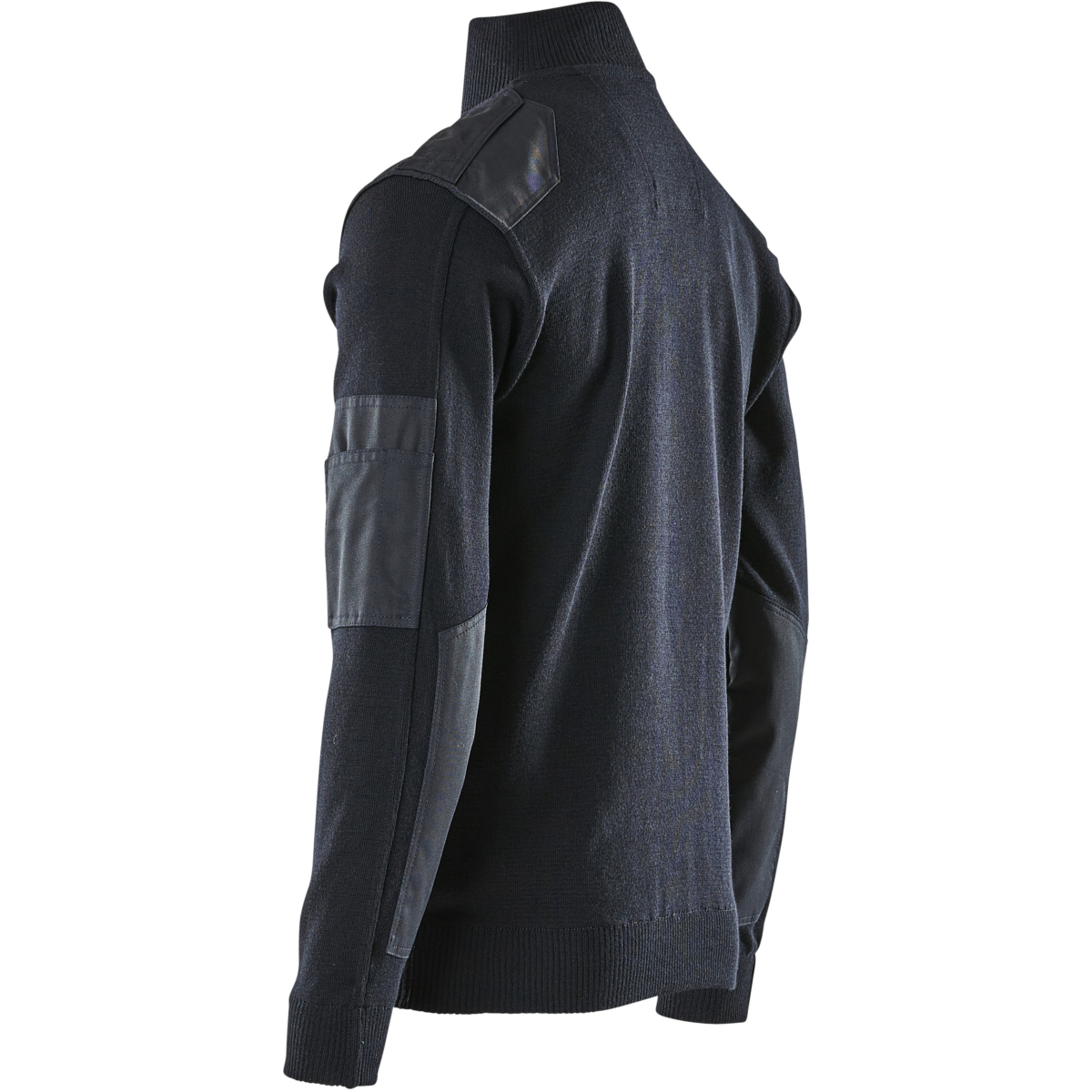 Neulottu neulepusero, jossa puolipitkä vetoketju