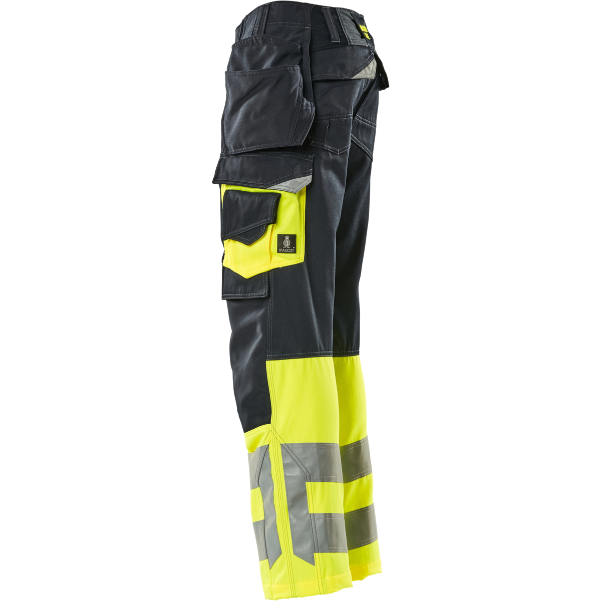 Housut riipputaskuilla